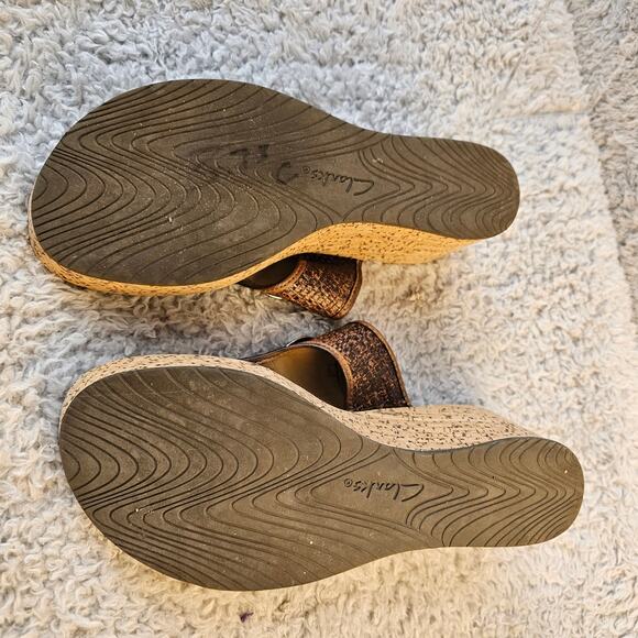 Clarks Women's Avaleen Lake Leather Cork Wedge Flip Flop Sandals Size 8 Brown - Picture 7 of 8
